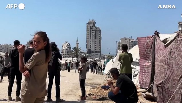 Gaza City, abbattuto un grattacielo ritenuto una base di Hamas