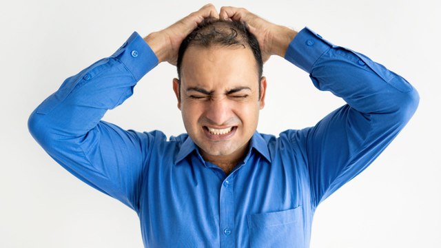 ¿Cuál es la enfermedad que genera la pérdida del cabello en los hombres de 20 años?