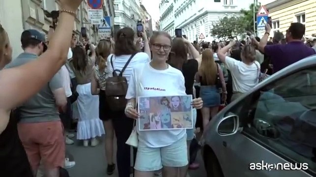 Stop ai live di Taylor Swift? I fan non si perdono d'animo e cantano per le strade di Vienna