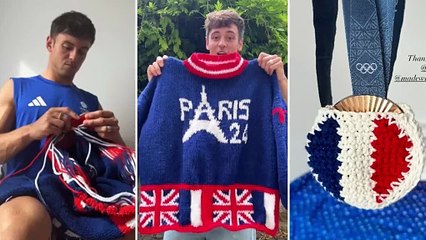 Dal maglione al porta medaglia: tutti pazzi per i gadget olimpici ai ferri di Tom Daley