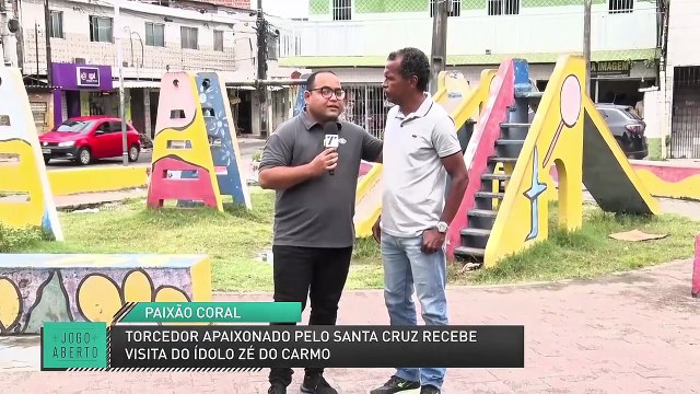 Torcedor apaixonado pelo Santa Cruz recebe visita do ídolo Zé do Carmo