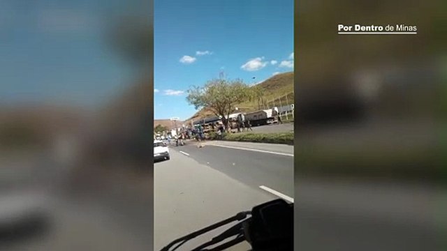 Acidente grave com ônibus deixa mortos e feridos na BR-040, em Juiz de Fora