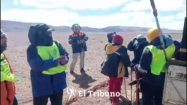 Peregrinos de Catamarca y Salta soportan frío intenso y vientos fuertes, pero avanzan con determinación