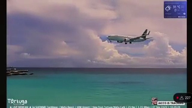 A Saint-Martin, un Boeing 737 a raté son atterrissage sur le tarmac de l’aéroport international Princess Juliana : Le train d’atterrissage droit et l’aile droite ont été touchés et les passagers ont été évacués