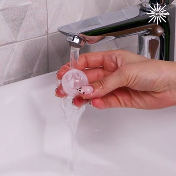 Protect your skin from sun rays with this awesome hack! 🌞