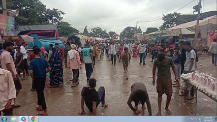 नारायणी धाम में पदयात्रियों की भीड़, कई जिलों से आए श्रद्धालु