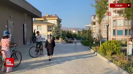 Tokat’ta torun için sahiplendiği papağan çocuğu gibi oldu