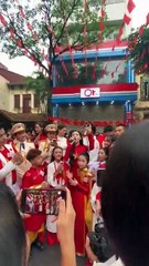 Nỗi Đau Giữa Hòa Bình Hòa Minzy