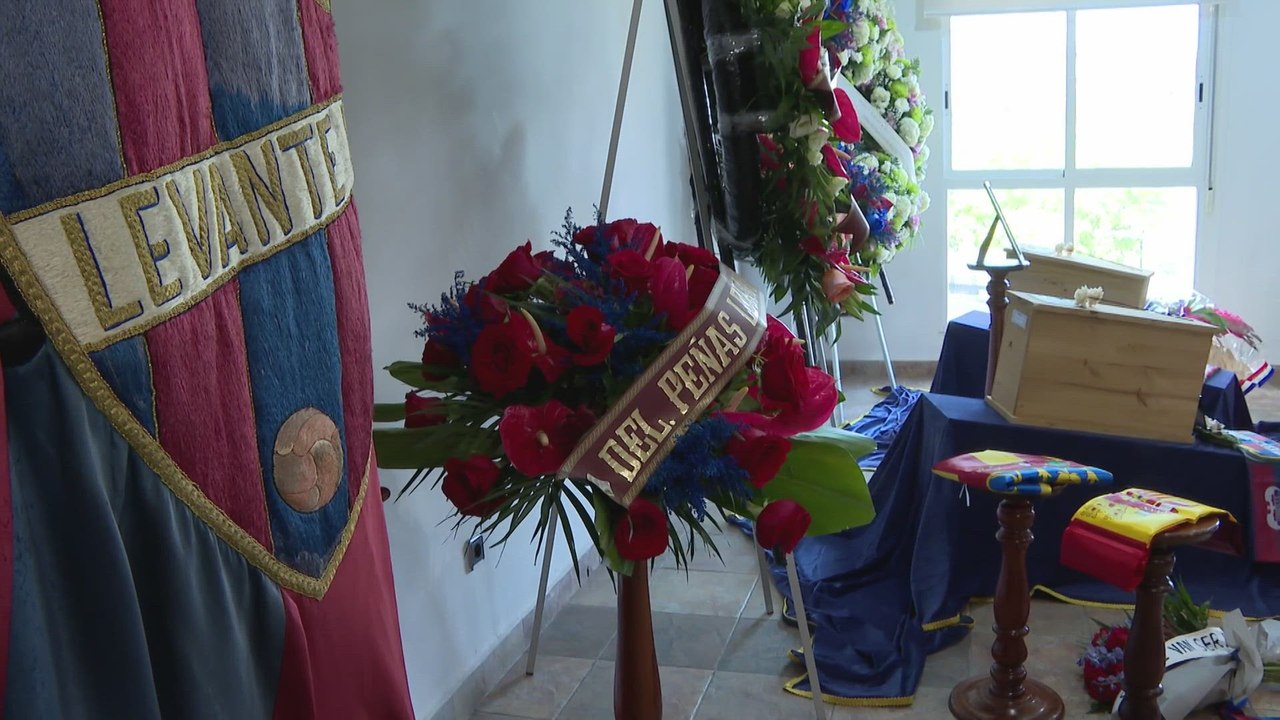 El Levante UD homenajea al fundador del club y su esposa cuyos restos han sido exhumados
