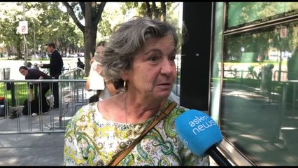 A Milano l'omaggio dei cittadini ad Armani: qui per "Re Giorgio"