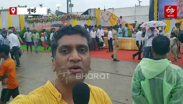 बाप्पांना निरोप देण्याकरता जुहू चौपाटीवर भाविकांची गर्दी; पाहा व्हिडिओ