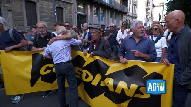 Claudio Bisio, Paolo Rossi, Antonio Catania: anche i «comedians» sfilano per il Leoncavallo: «Queste realtà vanno tutelate»