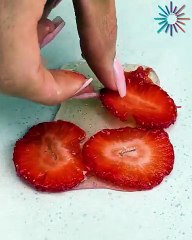 Easy and delish strawberry snack! 🍓