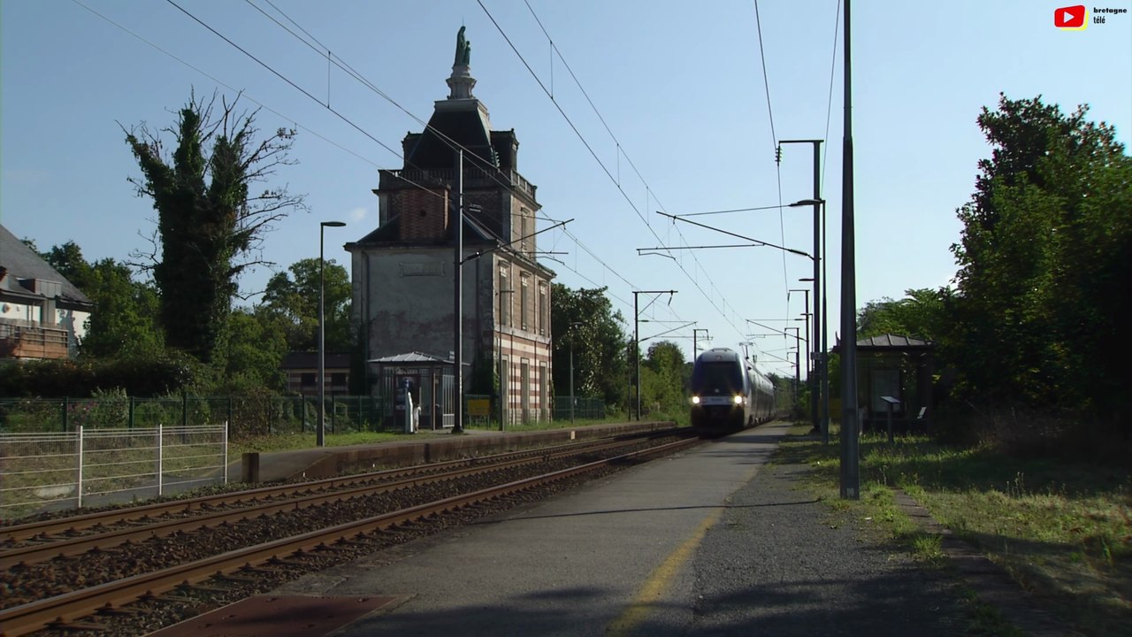 Pluneret | Statue de Sainte-Anne sur le Toit de la Gare | Bretagne Télé