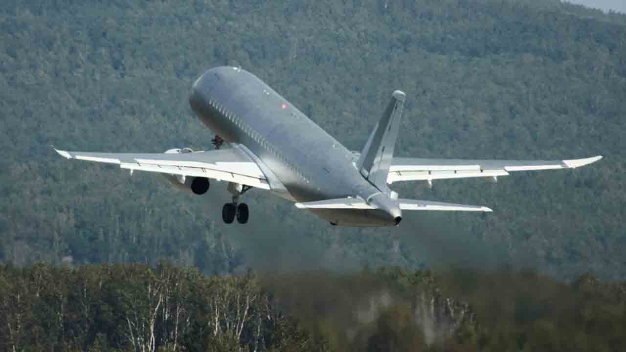 First Fully Russian Superjet-100 Takes Inaugural Flight with PD-8 Engines