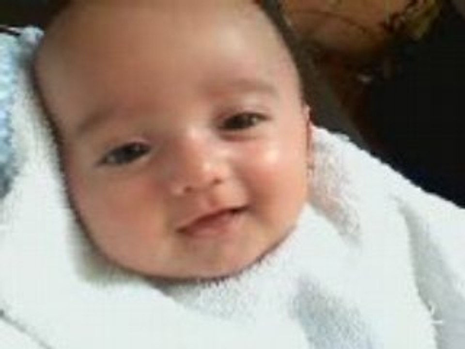 Titi qui sourit et discute avc maman 20-04-08