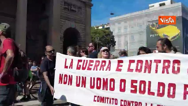 La manifestazione contro lo sgombero del Leoncavallo a Milano. Presenti Anpi, Avs e centri sociali