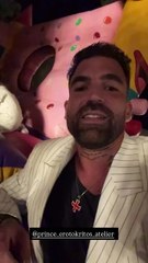 Ο Δημήτρης Αλεξάνδρου δείχνει τον γιο του να παίζει