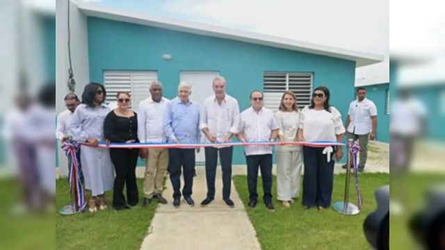Abinader entrega 70 viviendas a familias desalojadas en Imbert