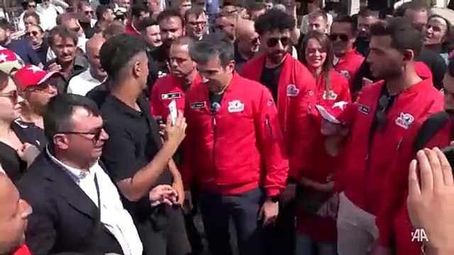 TEKNOFEST Yönetim Kurulu Başkanı Bayraktar Savaşan İHA Yarışması'nda gençlerle buluştu