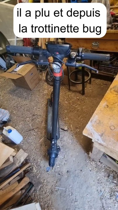 il a plu et depuis la trottinette bug