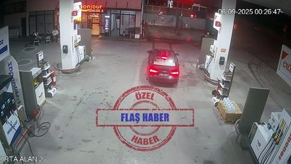 Geri gelen araç az kalsın ölüm getiriyordu! Panik anları kamerada