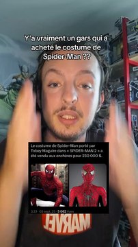 Y'a un gars qui a acheté le costume de Spider-Man...