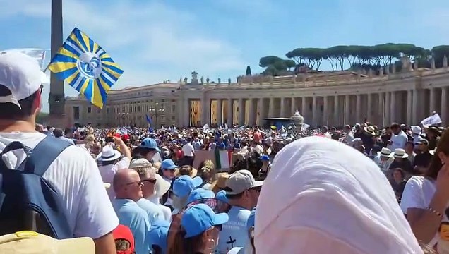 Carlo Acutis è salto: il video da piazza San Pietro