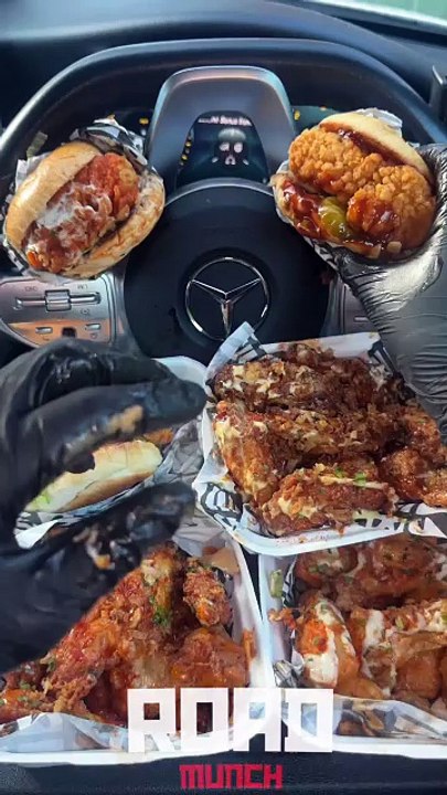 Follow for more ASMR videos🌮🍟 Credits: @roadmunch #mukbang #asmr #fastfood #asmreating