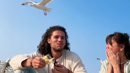 Beach day turns comical when seagull interrupts couple's cute moment