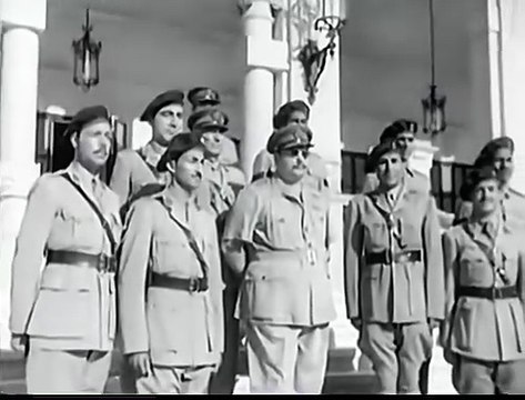 فيديو نادر يوثق توديع قوات الحرس الملكى المصرى فى قصر القبة الملكى بالقاهرة قبل الذهاب إلى فلسطين عام 1948 بحضور الملك فاروق الأول ملك مصر و يظهر فى الفيديو شخصيات مصرية عظيمة و منها الفريق سعد الدين الشاذلى