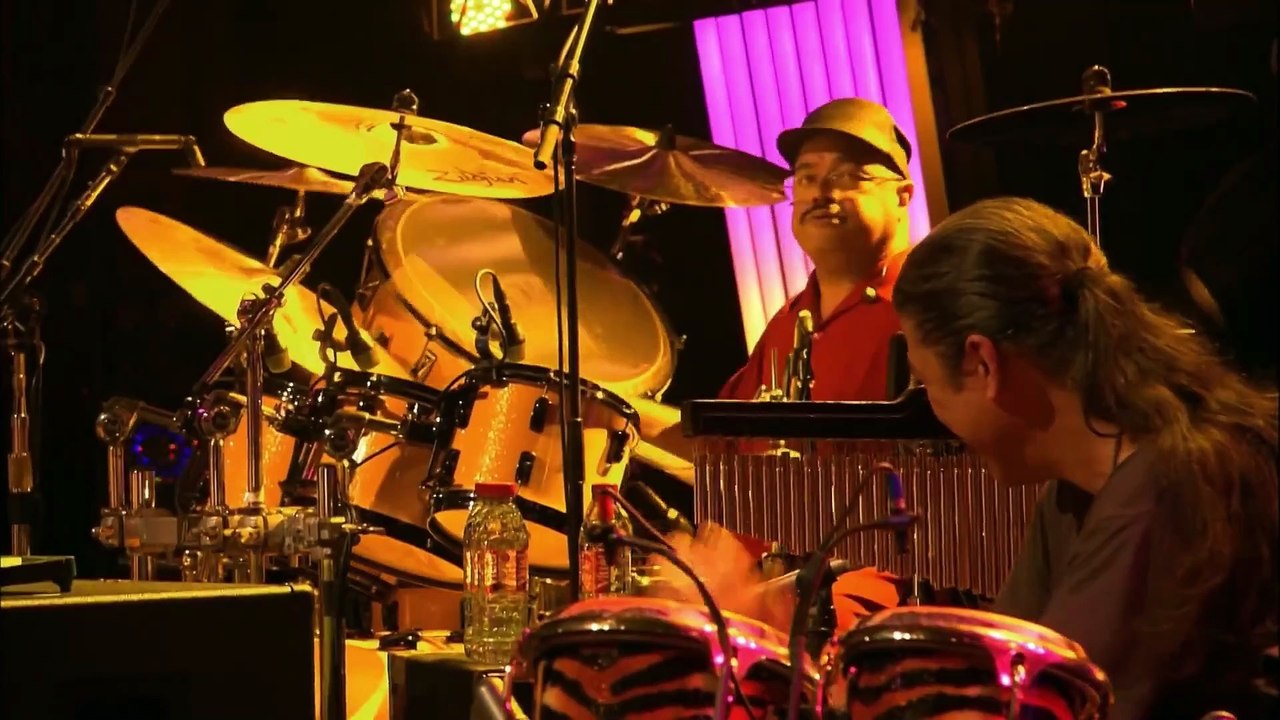 Right On (Marvin Gaye cover) (with Derek Trucks and Susan Tedeschi) - Santana (live)