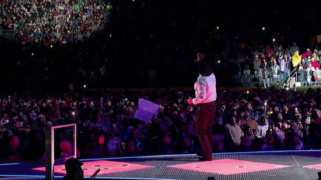 Live Again (Gabe Dixon cover) / Let It Be / Hey Jude (The Beatles covers) - Garth Brooks (live)