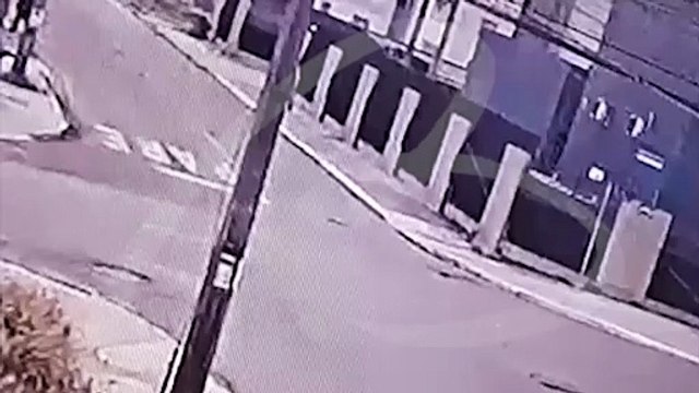 Pancada! Vídeo flagra batida entre carro e ônibus que terminou com a morte de passageira