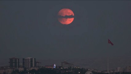 Eclipse de Luna de Sangre asombra a espectadores en todo el mundo
