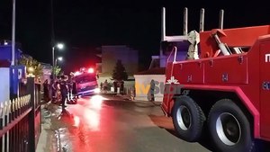 Ποτάμι δρόμος στο Παγκράτι Λαμίας - Κόλλησε πυροσβεστικό όχημα