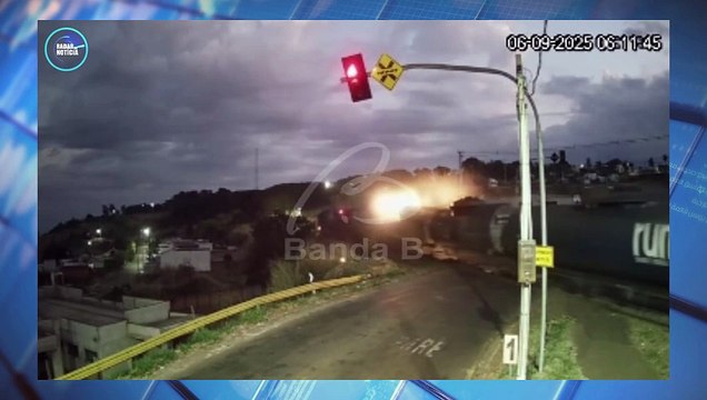 Vídeo mostra colisão entre trem e caminhão em Jandaia do Sul; sete trabalhadores ficaram feridos, dois em estado grave