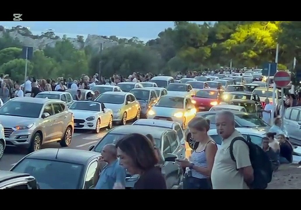 L'eclissi a Cagliari, in migliaia ammirano la Luna rossa
