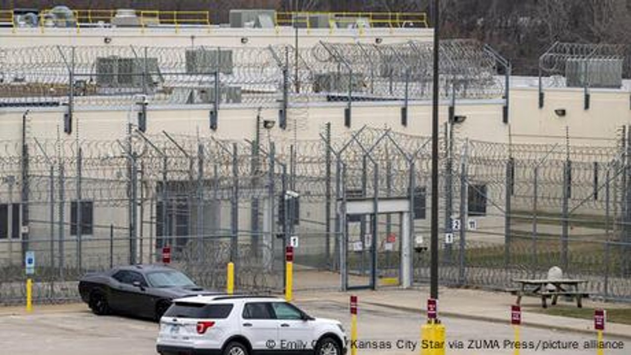 USA: Wie ein Abschiebe-Gefängnis eine Gemeinde spaltet