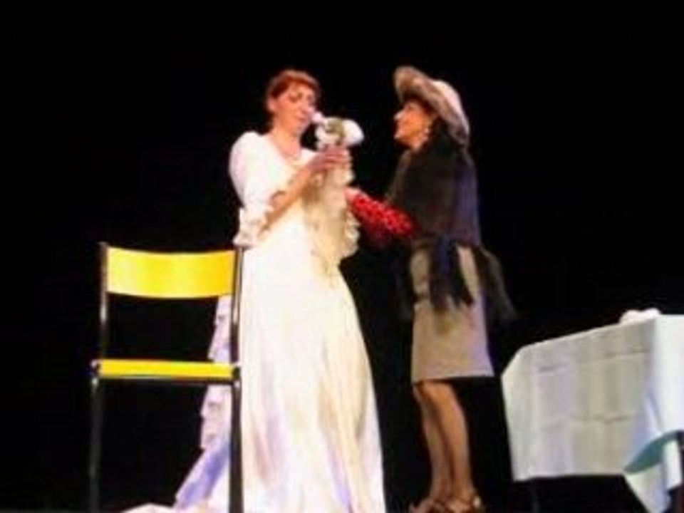 Théâtre: la main heureuse