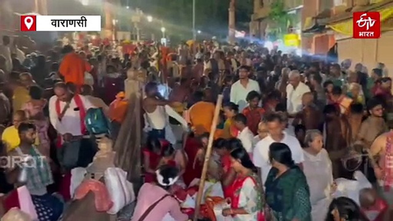 चंद्र ग्रहण में जप-तप और दान; काशी के घाटों पर उमड़े श्रद्धालु, विंध्यवासिनी में आरती के बाद खुले मंदिर के पट