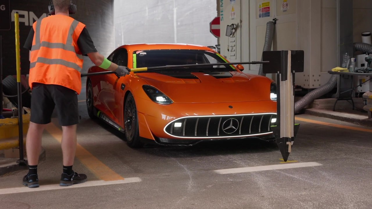 CONCEPT AMG GT XX definiert Performance neu - Drei Axial-Fluss-Motoren und direktgekühltes Batteriekonzept überzeugen