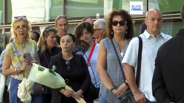 In migliaia per l'ultimo saluto a Giorgio Armani, lunedì i funerali in forma privata