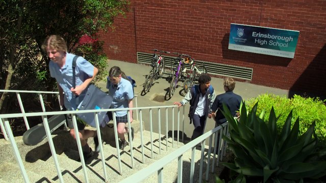 Neighbours deutsche UT - 9066 (26.06)