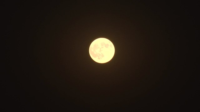 Lunar 'blood moon' illuminates Tehran's skies
