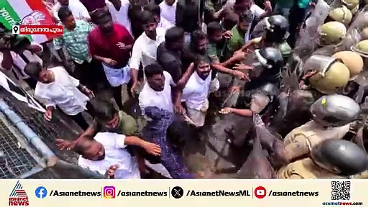 പൊലീസ് മർദനത്തിൽ യൂത്ത് കോൺ​ഗ്രസ് സെക്രട്ടറിയേറ്റ് മാർച്ച്; പൊലീസുമായി തർക്കിച്ച് പ്രവർത്തകർ