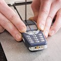 Il a survécu à tout... mais est-ce que ça peut être de l'ART ? Nokia 3310 FAIT MAISON !