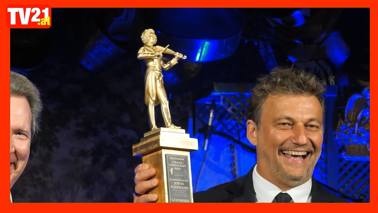 Weltstar Kammersänger Jonas Kaufmann erhält im Marchfelderhof den Godenen Johann Strauss