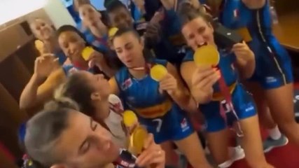 Italvolley, le ragazze si scatenano nello spogliatoio: che festa!