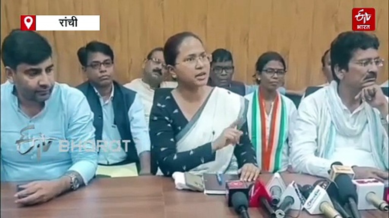 यूरिया की किल्लत ने बढ़ाई किसानों की परेशानी! आरोप प्रत्यारोप की राजनीति में व्यस्त हैं नेता